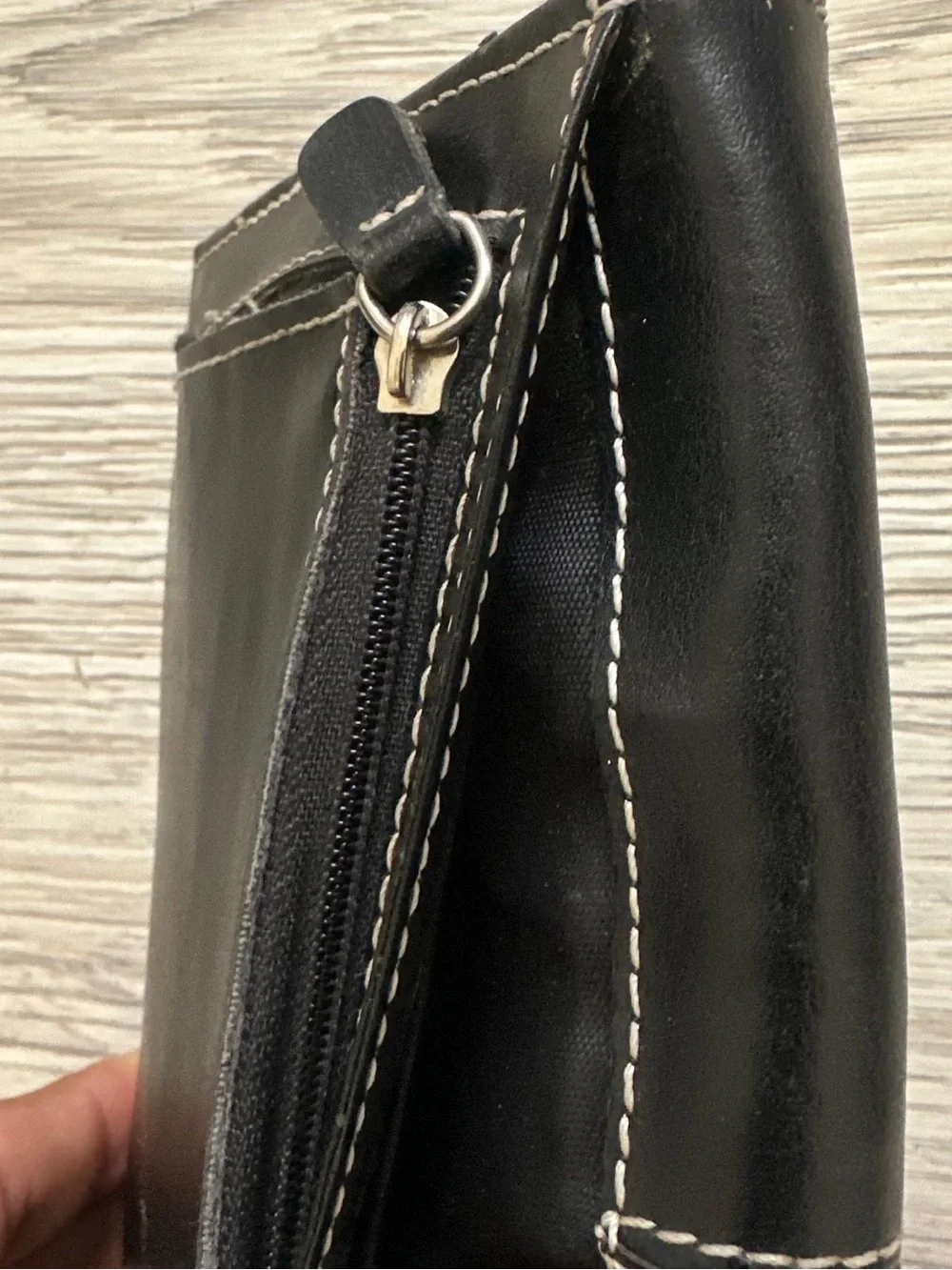 TOD'S Black Leather Men's Wallet with Contrast Stitching